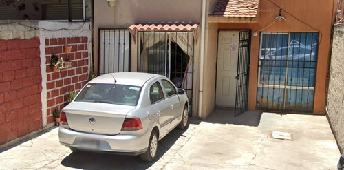 Casa En Remate Bancario En C. Cofradía De San Miguel, Cuautitlán Izcalli, Edo. Mex (60% Descuento, Excelente Plusvalía) ¡gran Oportunidad De Inversión! - Sk12