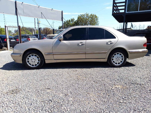 Imagen 3 de 12 de Mercedes-benz Clase E 2000 2.7 E270 Cdi Elegance Plus At