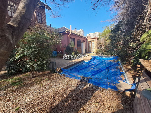 Casa En Venta De 5 Dorm. En Ñuñoa