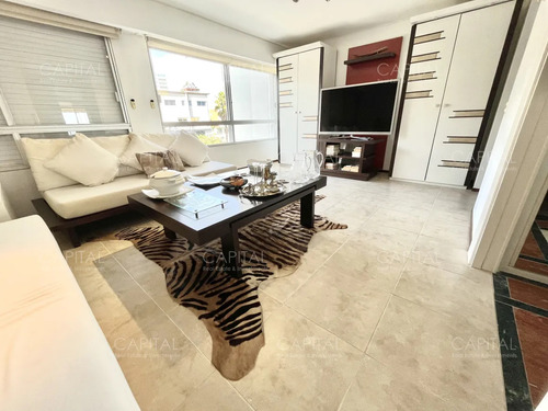 Apartamento En Venta En Edificio Espigon Frente Al Puerto