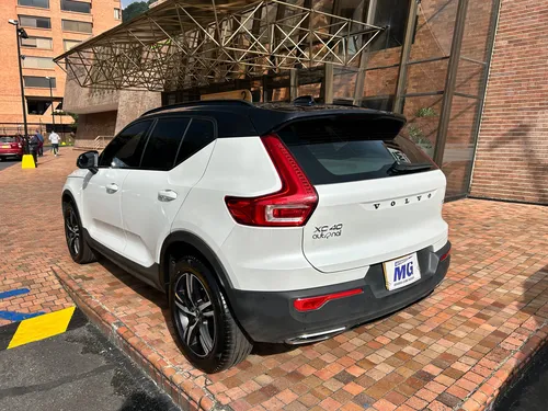Volvo XC40 2.0 T4 R-design