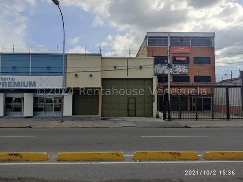 Excelente Galpón En Venta En Avenida Constitución Maracay Con Una Altura Ideal Para Fábricas O Depósitos, Este Espacio Cuenta Además Con Áreas De Oficinas Y Baños Nela 24-23444