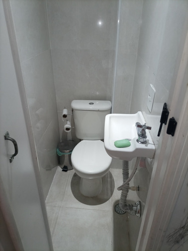 Casa Com 2 Sala 4 Quarto 1 Cozinha 4 Banheiro,1 Quintal.