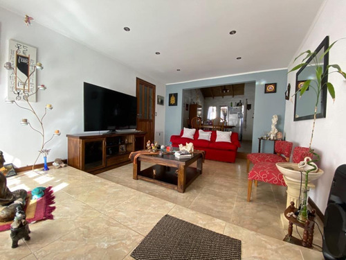 Casa En Venta - 2 Dormitorios 2 Baños - 230mts2 - Mar Del Plata