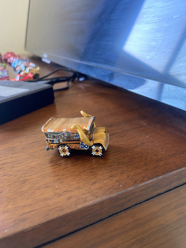 Mini Racer Cars Miss Fractura Dorado Oscuro (Usado)
