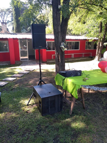 Imagen 2 de 4 de Alquiler De Sonido, Iluminación, Pantalla Gigante, Proyector