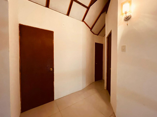 Casa Solida A Una Cuadra De Avenida Principal, Punta De Tra