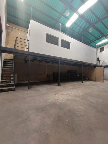 Imagen 28 de 30 de Galpon Con Local Comercial Entre Av. Bolivar Y Hermandad Gallega De Valencia, Sector La Ceiba. Alquila Crismelia Castillo