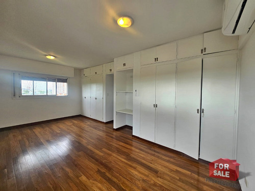 Extraordinario Piso De 3 Ambientes Con Dependencia, Cochera Y Balcón