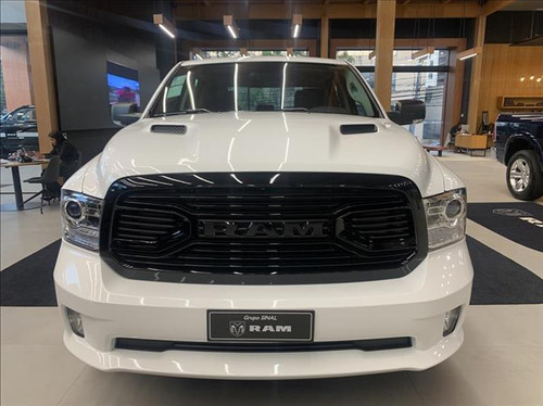 RAM Classic 5.7 v8 Laramie Night Edition cd 4x4