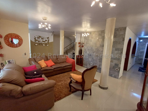 Venta De Townhouse En Villas Geicas Maracay Aragua 24-19067 Irr