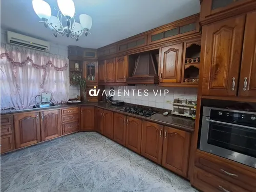 Urb. La Floresta, Condominio 6