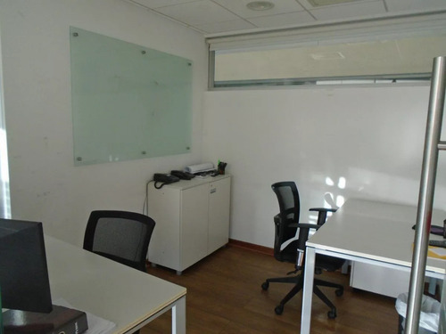 Tranqueras- Las Condes 110 M2 Con 7 Privados Y 3 Baños