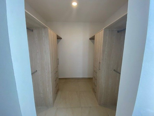 Casas En Venta En Grand Juriquilla, 3 Recamaras, Jardín, Family Room, Lujo!
