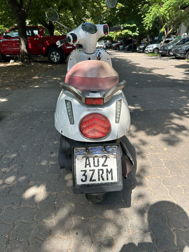 Scooter Beta Arrow Tempo 150 Blanca 32.000kms