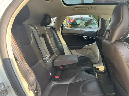 Volvo V40 T5 Cross Country 2014