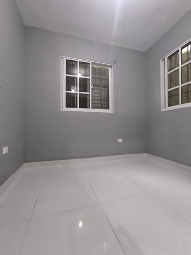 Apartamento De 2 Habitaciones Un Baño Sala Cocina Comedor