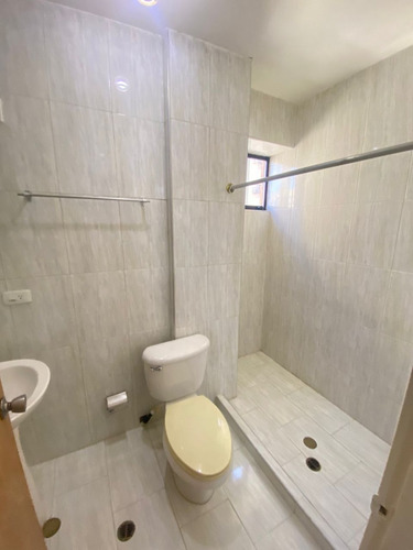 Imagen 11 de 20 de Fernando Guerrero Vende Apartamento En Res La Coruña - La Trigaleña