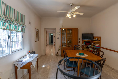 Casa A La Venta En Hipolito Yrigoyen 1182 Lujan Centro