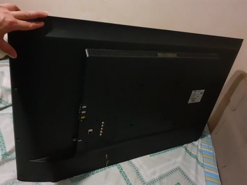 Imagem 3 de 6 de Smart Tv Samsung 48 Com Detalhe No Display (faixa).