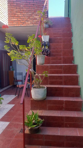 Ph En Venta - Caseros - 3 Amb, Patio Y Terraza. Sobre Avda. San Martín Al 3900, Caseros