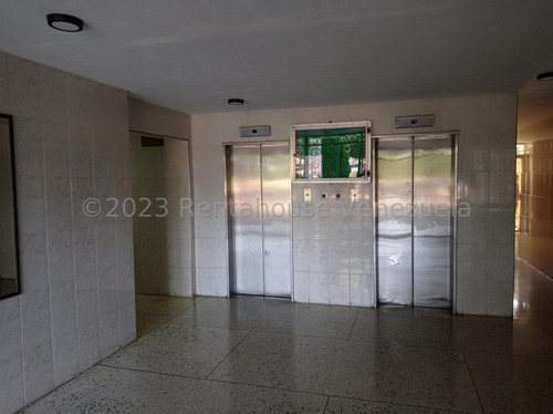 Imagen 18 de 30 de Moderno Y Remodelado Apartamento En Venta Con Conexión A Planta Electrica En El Este De Barquisimeto Lp 245899