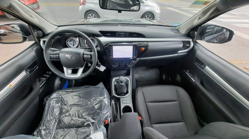 Imagen 10 de 17 de Toyota Hilux Sr 4x2 2022 Durzo Automoviles