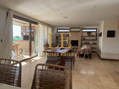 Venta Casa Con Pileta Al Golf