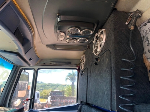 Mercedes Benz L 1620 - Baú 10.45m