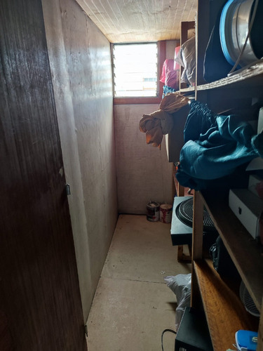 Oportunidad Casa Grande En Venta 4d 1b Cerca Muni Colina