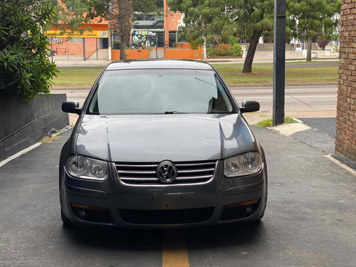 Volkswagen Bora 1.8 Highline T 180cv Cuero 2014