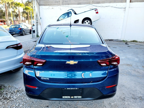 Imagen 7 de 14 de Chevrolet Onix 2021 1.0t Ls Std Modelo 2021