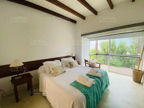 Casa De Seis Dormitorios En Venta En El Chorro, Manantiales