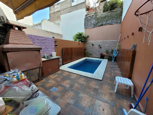 Imagen 1 de 19 de Triplex C/ Coch Y Pileta Climatizada, Impecable! En Venta!