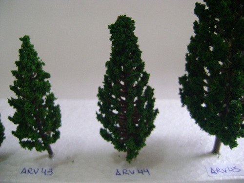 Nico 10 Pinos De 8,5 Cms Alto Plastico Y Esponja H0 (arv 44)