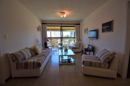 Apartamento En Brava, 2 Dormitorios Complejo Parquemar Center- Ref: 3803