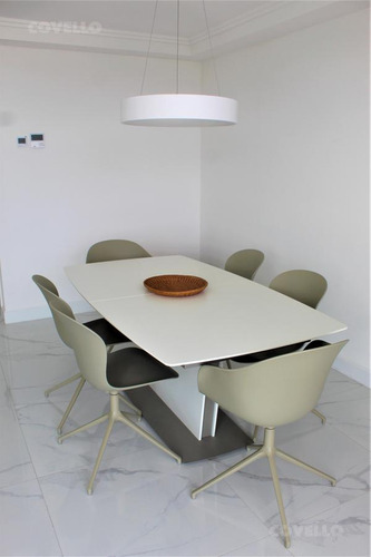 Apartamento En Alquiler En Torre Con Amenities, 2 Dormitorios En Suite, Cocina Integrada Y Toillette.-