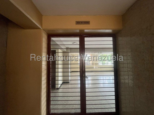 Jean Pavon Tiene Excelente Apartamento En Venta En El Este De Barquisimeto Lara 1 8 5 5 8