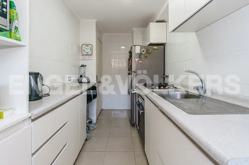 Vende- Departamento Muy Luminoso, Sin Ascensor