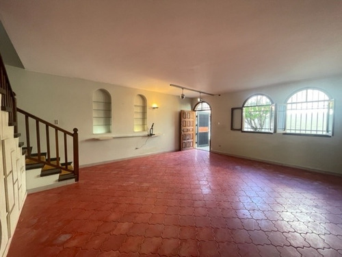Imagen 4 de 16 de Se Vende Casa 404m2 4h+s/3b+s/2p/ Los Palos Grandes 1218