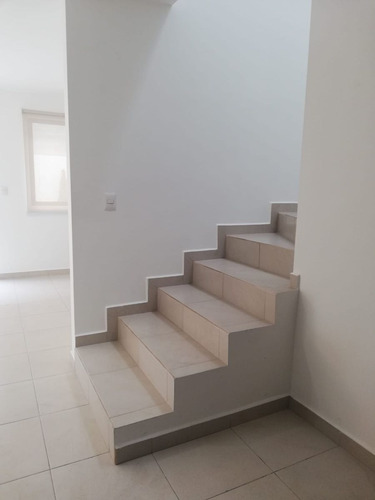 Imagen 13 de 30 de Se Vende Casa Entre El Refugio Y Zibata, Equipada De Super L