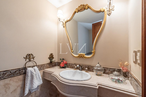 Venta Casa De 8 Ambientes Con Pileta , Jardín Y Parrilla - San Isidro