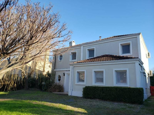 Pilar Del Este, Los Jazmines, Oportunidad Muy Buena Casa Excelente Ubicación , 3 Dormitorios Con Dependencia