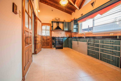 Venta De Casa Con Amarra ´propia Y Salida Al Río En El Barrio Santa María De Tigre, Tigre
