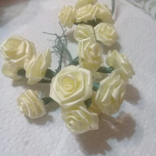 36 Flores 2cm Amarillo Suave Rosas Rococó 