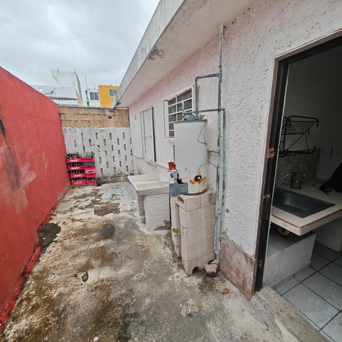 Casa En Venta, 4 Recámaras, 2 Niveles, Duplex, Sm 23, Cancún Centro.