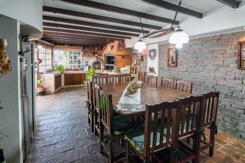 Casa De 5 Ambientes Con Cochera Y Jardin En Lugano