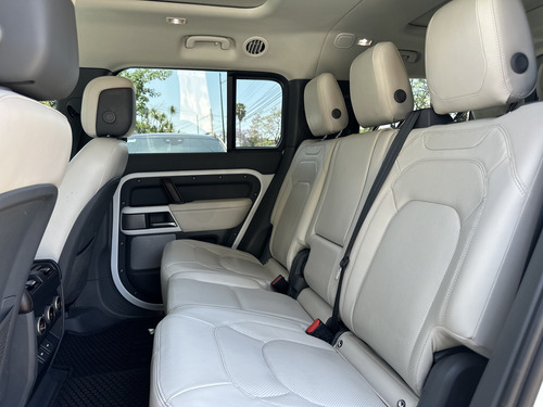 Land Rover Defender 130 First Edition 2023 Blanco