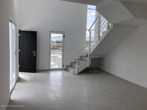 Depa 3 Rec, Con Roof Y Doble Altura En Venta En Zakia, Querétaro