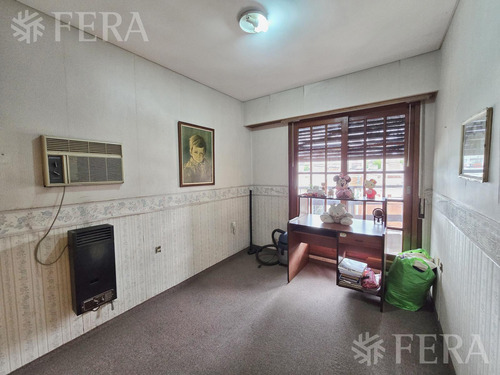 Venta Casa 5 Ambientes Con Cochera Y Jardín En Wilde